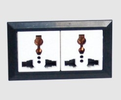 YL 011G 面(miàn)闆插座(zuò)六孔-實(shi)驗室配(pèi)件